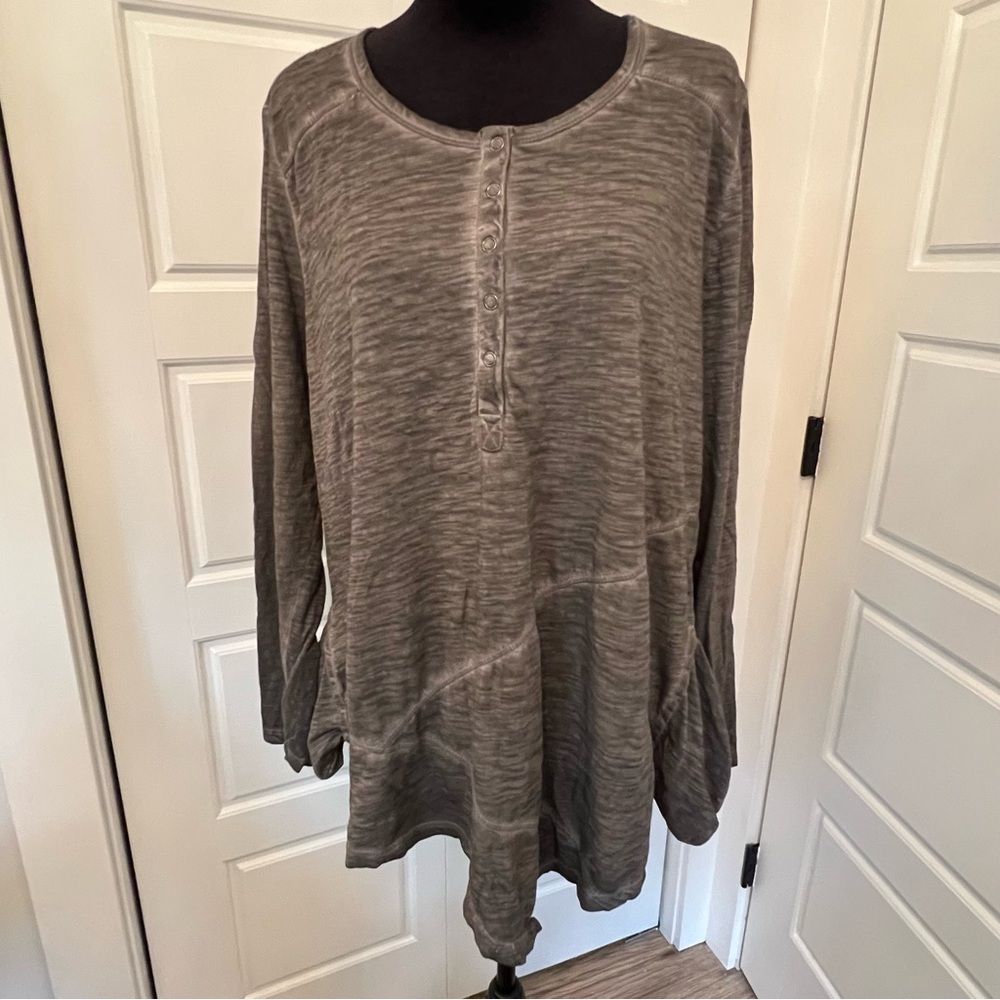 LOGO by Lori Goldstein Heathered Gray Top